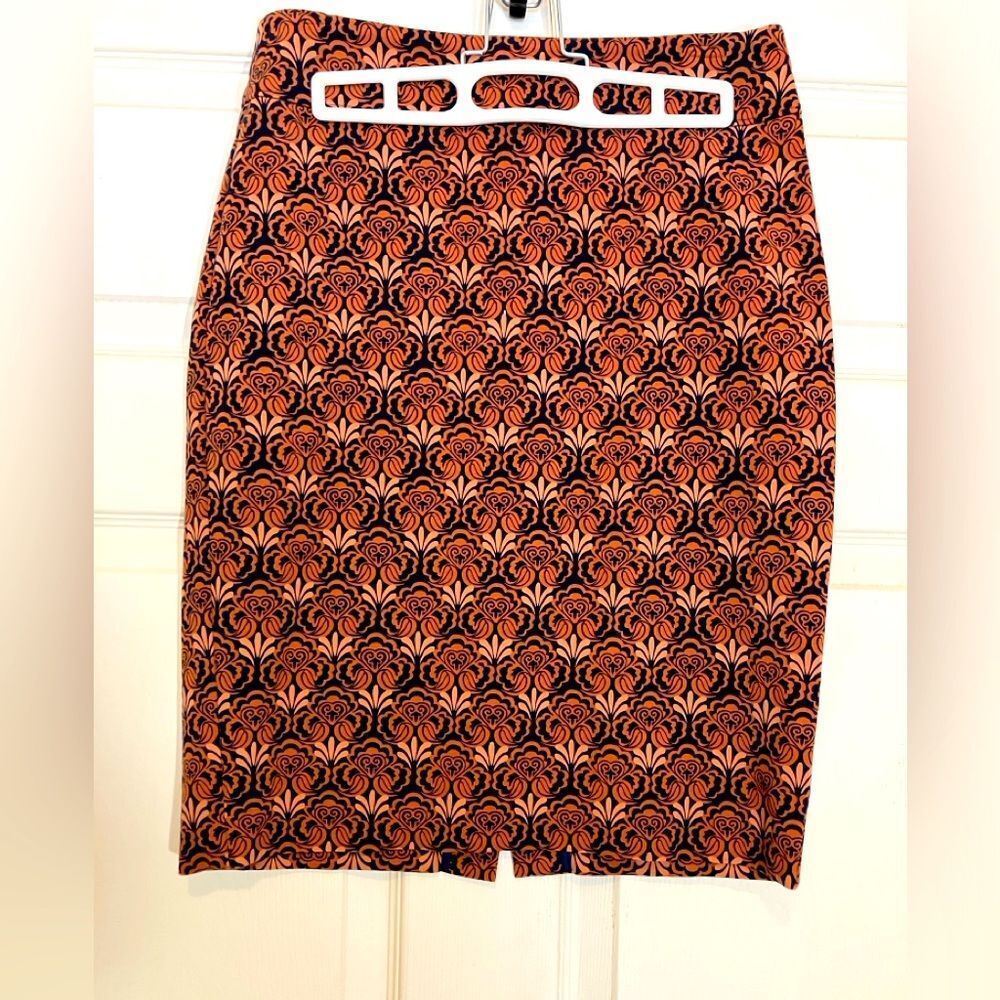 Loft, mini skirt, beautiful pattern, size 0, excellent condition